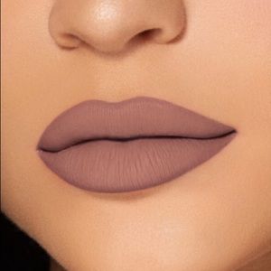 Kylie mini matte liquid lipstick in Moon